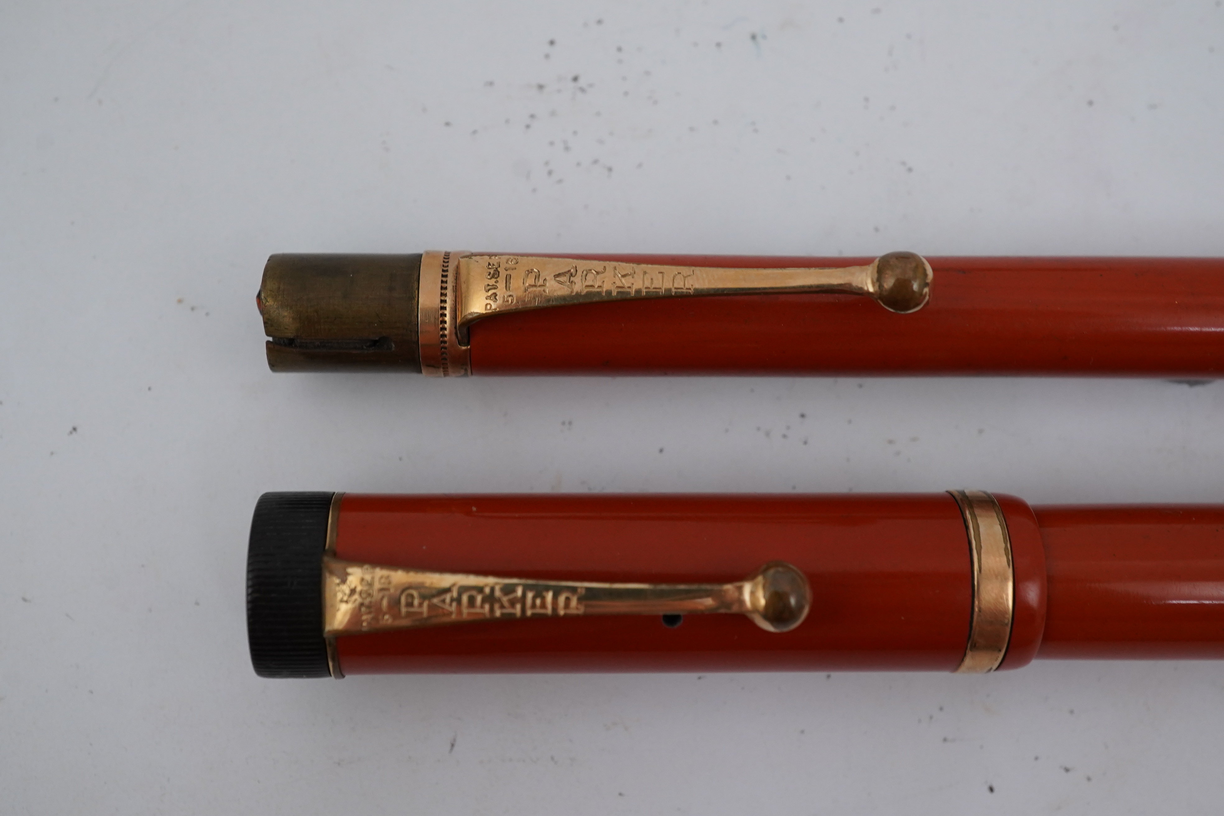 A Parker Duofold Lucky Curve fountain pen, and matching propelling pencil. Condition - poor